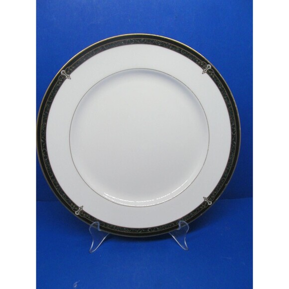 Wedgwood Embassey Collection "Whitfield" 10 7/8" Dinner Plate - Picture 1 of 8